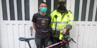 Policía captura a una persona y recupera bicicleta en Barrios Unidos