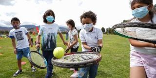 Niños haciendo deporte