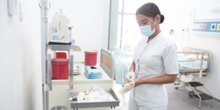 Una enfermera en una clínica 