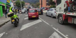 Cuáles son los canales para reportar vehículos parqueados en Bogotá