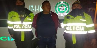 Policía detiene a hombre que tenía orden de captura por homicidio