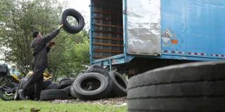 Recolección de neumáticos usados en la Llantatón de Usaquén y Bosa