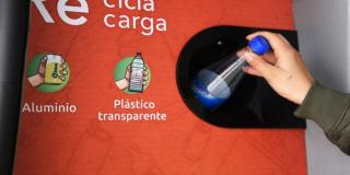 ¿Cómo pagar pasaje de TransMilenio reciclando botellas plásticas?