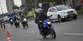 Se restringe parrillero en moto en Bogotá los jueves, viernes y sábado