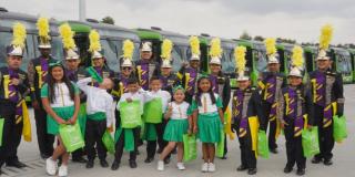 Jóvenes de banda marcial La Roka conocieron nuevos buses eléctricos