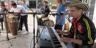 'El taller del profe' Carlos Molina que salva vidas con la música