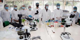 Colegios oficiales de Bogotá reciben 108 equipos de laboratorio 