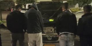 Capturan en Suba a cuatro personas sorprendidas en un vehículo hurtado