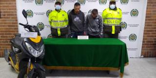 La Policía sorprendió en San Cristóbal a dos hombres con moto hurtada