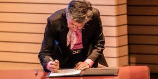 La alcaldesa, Claudia López, firmó el Decreto 203 este 24 de mayo de 2022, que h