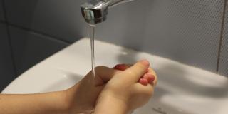Lavado de manos, ventilación y otras recomendaciones para espacios educativos
