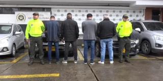 Cuatro hombres capturados en Engativá señalados por hurto de carros 