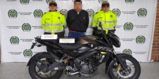 Capturan a hombre en Bogotá que se movilizaba en una moto robada