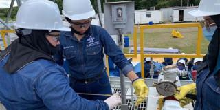 Personas con maquinas