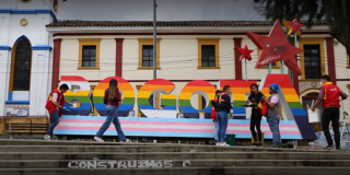 Alcaldía de Suba izó banderas del orgullo LGTBI y del orgullo Trans