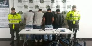 En Tunjuelito 4 hombres hurtaron 1 bicicleta y la Policía los capturó
