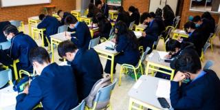 Estudiantes en un salón
