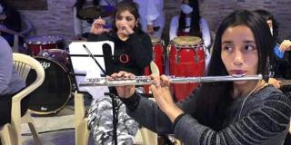 El Padre Javier de Nicoló inspiró a niña a convertirse en flautista 