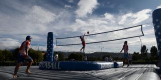 El bossaball, un deporte que causó sensación en el Festival de Verano