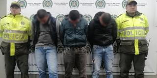 Intentaron fugarse con camión robado en Soacha y los capturaron en Bogotá.