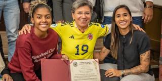 Alcaldesa entregó reconocimiento a la Selección Colombia femenina