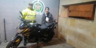 Policía le hizo entrega a la mujer de la motocicleta que le acababan de hurtar