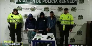 ¡Tenían un arma de fuego! En video tres hombres capturados por hurtó a ciudadano