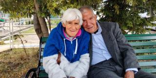 Increíble historia de pareja de adultos mayores casados hace 60 años 