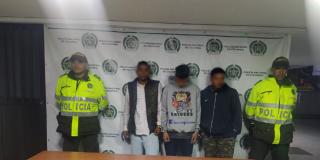 En video los tres jóvenes capturados por hurtar celulares en TransMilenio