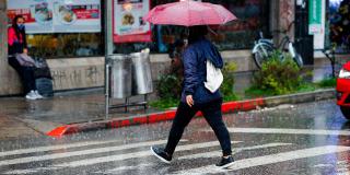 Temporada de lluvias Bogotá: ¿Es cierto que mojarse la ropa da gripa?