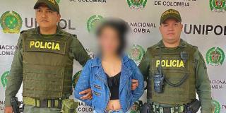 Joven mujer de 22 años, capturada con un revólver en Ciudad Bolívar, tenía 6 anotaciones por el delito de violencia intrafamiliar. Joven mujer de 22 años, capturada con un revólver en Ciudad Bolívar.