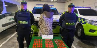 Policía sorprendió a mujer con 98 papeletas de bazuco en el centro de Bogotá