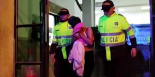 Una mujer fue detenida portando gran cantidad de estupefacientes.
