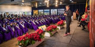 Manzanas de Cuidado graduaron como bachilleres a 299 mujeres y hombres