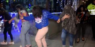 Cuatro mujeres y un hombre capturados.