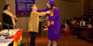 Mujer graduada