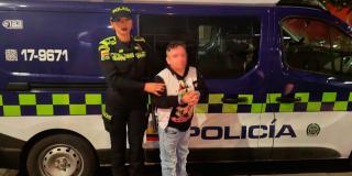 Capturado por tocar mujeres.