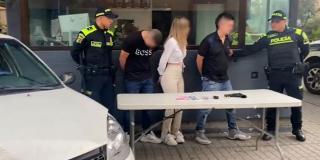 Cayeron 2 hombres y una mujer con 8 bolsas de estupefacientes