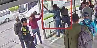 Policía incautó arma blanca a hombre en estación de TransMilenio