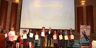 Estudiantes ganadores del concurso Leer y Escribir 2022 - 2023 