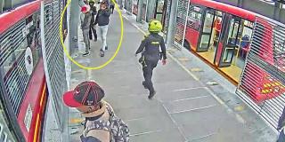 Acosadores y ladrones fueron capturados en estación de TransMilenio
