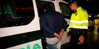 Comando Nocturno en Kennedy capturó a 2 personas e incautó 120 botella