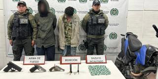 Video: 2 hombres capturados en C. Bolívar por tráfico de estupefacientes y hurto