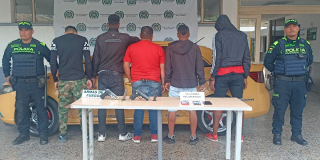 🎥¡En flagrancia! Policía capturó 5 personas por hurto a local comercial en Usme