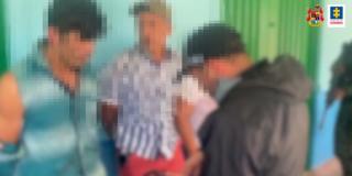 Judicializadas 5 personas que extorsionaban a comerciante de frutas en Bogotá 