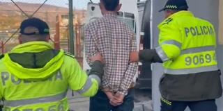 Este es el hombre capturado en flagrancia por hurtar un celular en un SITP