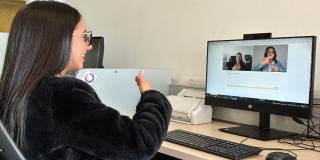 Bogotá fortalece la atención a la población con discapacidad auditiva