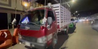 Policía capturó a un hombre con un camión hurtado ¡Sus cómplices escaparon! 
