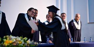 Alumnos de colegios distritales se graduaron con La U en tu Colegio 