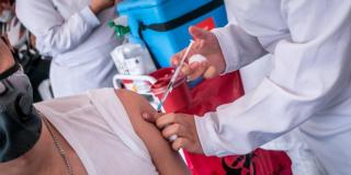 Puntos de vacunación contra COVID-19 en Bogotá: lunes 4 de diciembre de 2023
